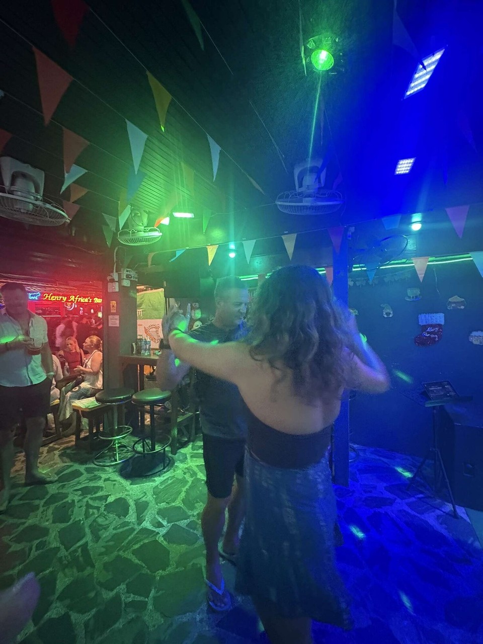 Thailand - Koh Samui - Back to the Irish bar in the evening where we spent the night singing karaoke and dancing again. Went to a new bar called Sound and met some nice girls from Norway. Defo time for us to leave Samui now 