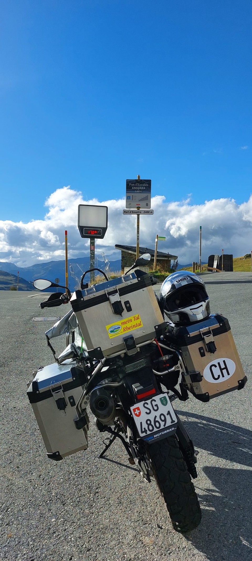 Andorra - Andorra la Vella - Die ersten Radmeter auf dem Boden von Andorra. 