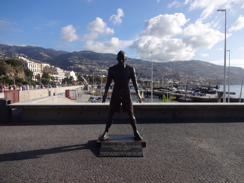  - Portugal, Funchal, Porto da Madeira - Ronaldo das Kind der Insei