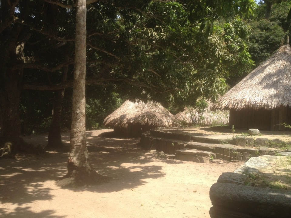 Kolumbien - Santa Marta (Dist. ESP. ) - Hütten in El Pueblito, in denen heute noch Familien leben