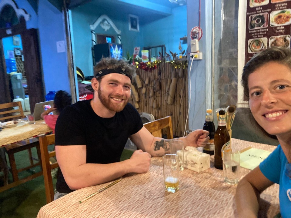 Laos - Ngoi - Abendessen mit Hugo (Frankreich)