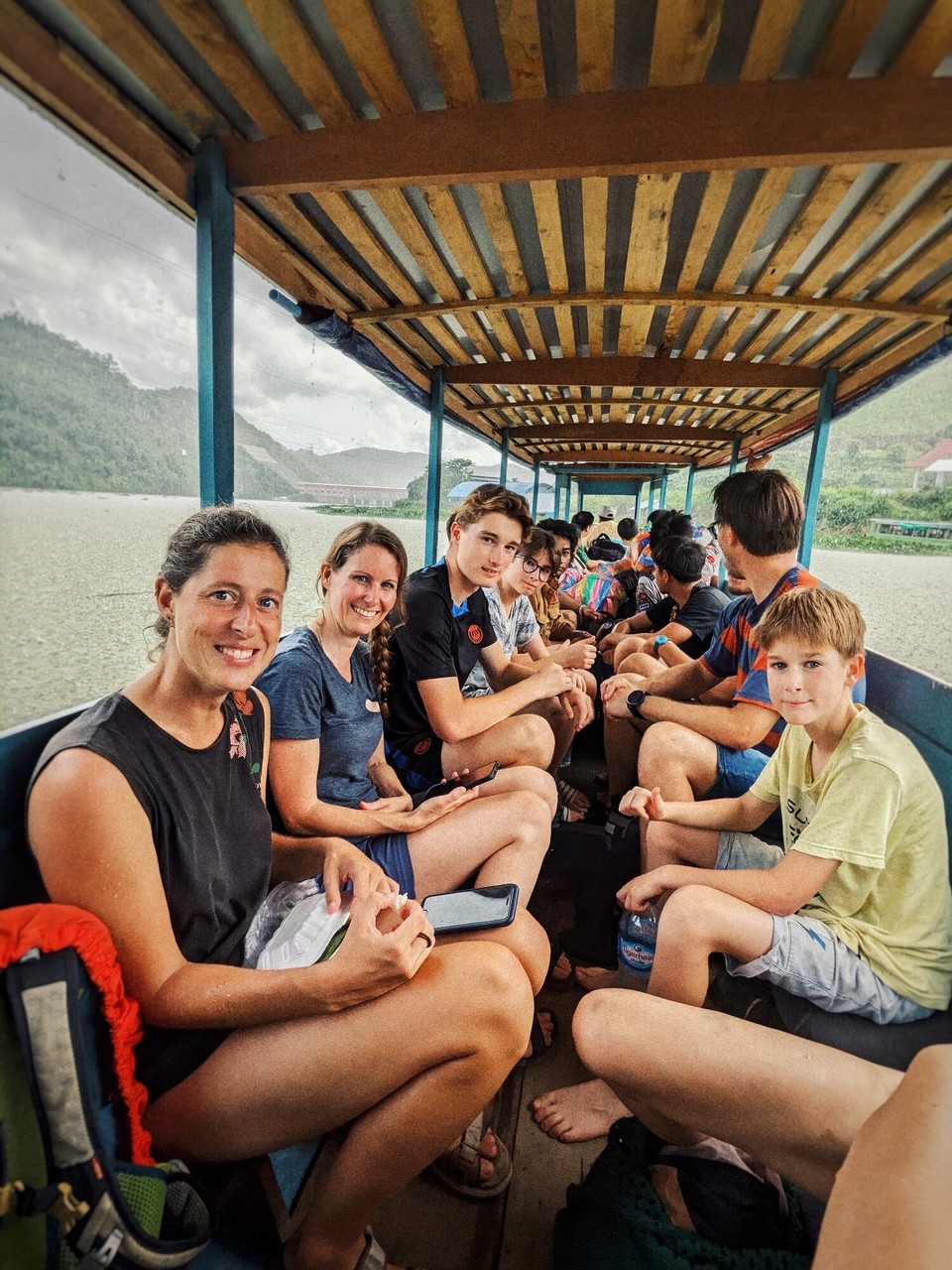 Laos - Muang Khoua - Umstieg ins zweite Boot