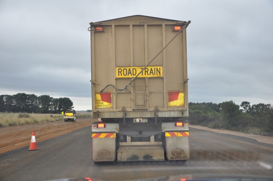 Australien - Esperance - Road Train vor mir