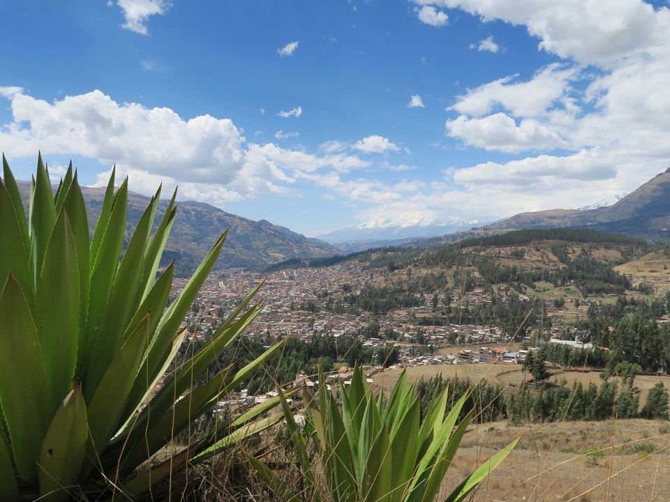 Peru - Huaraz - Vue sur Huaraz 