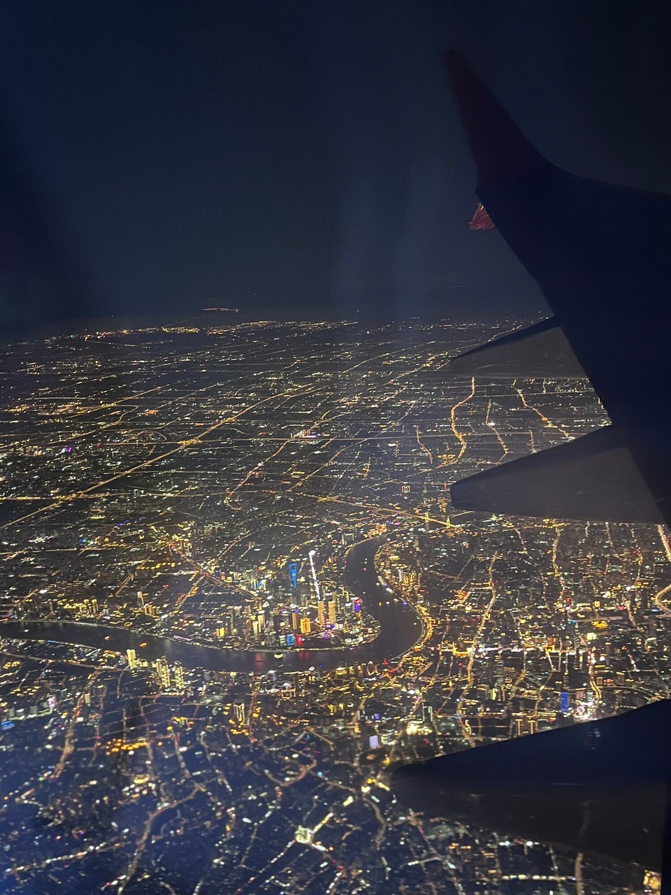 United Kingdom - Heathrow - Connecting flight from Shanghai to Bangkok, Shanghai from above at night, very much looks like a modern London and now I want to change my flight on my way home so I have a layover here!
