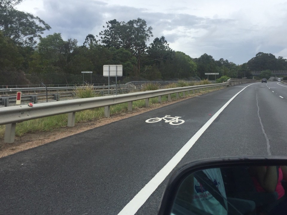 Australia - Ocean Shores - 110-es tábla mellett. 