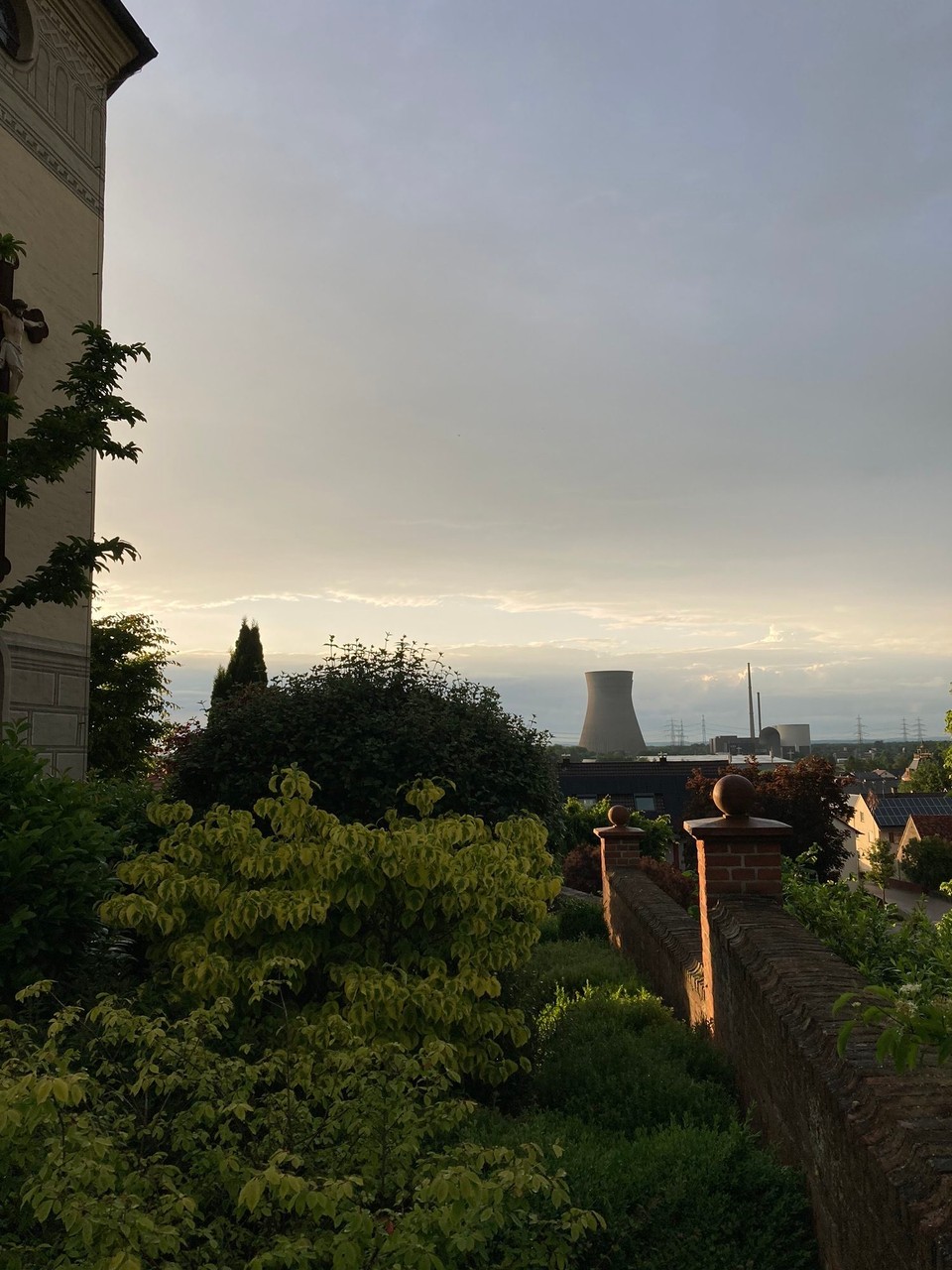 Deutschland - Gundremmingen - AKW Grundremmingen in Sicht