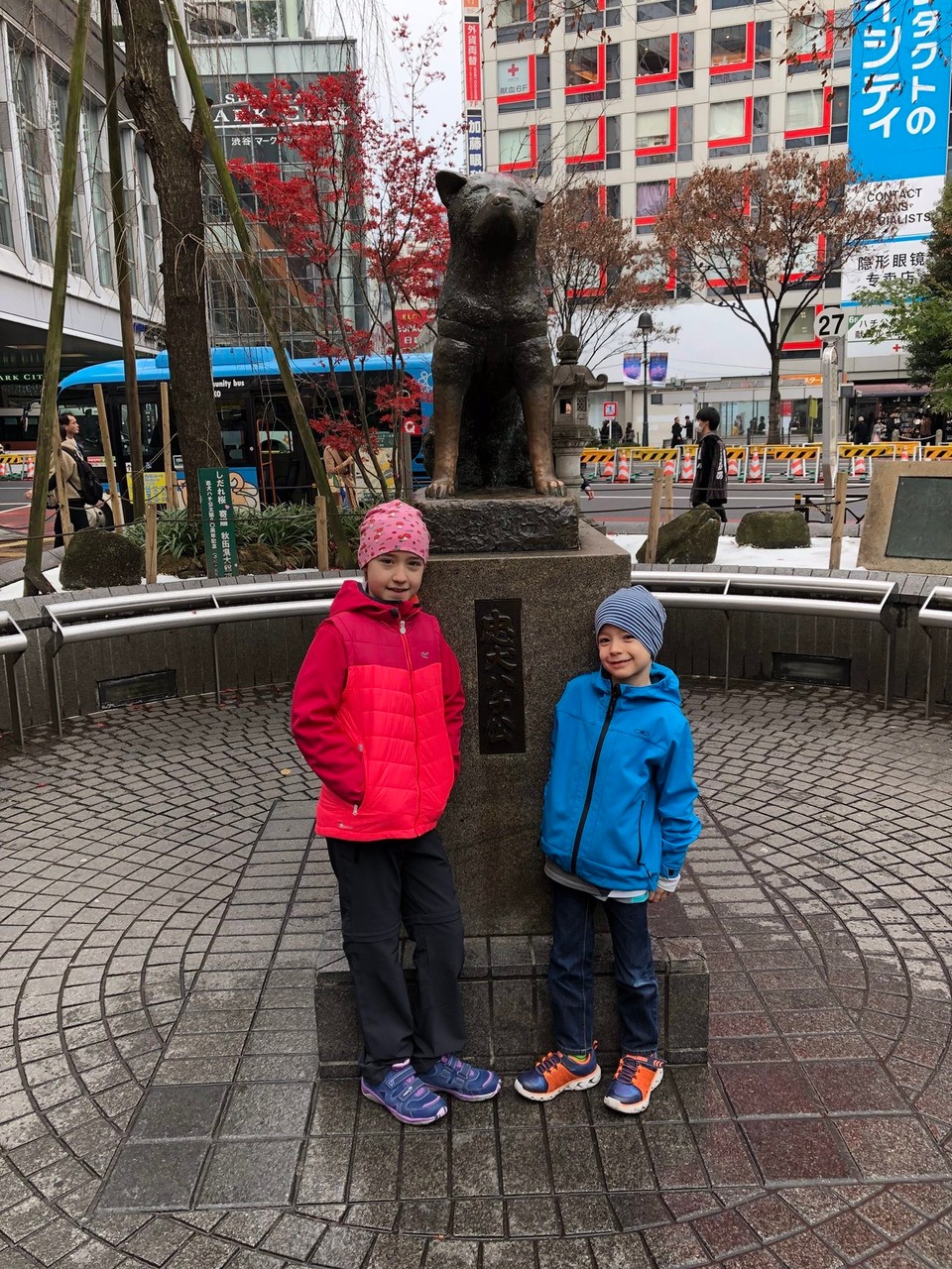 Japan - Shibuya-Ku - Bei der Statue von Hachikō