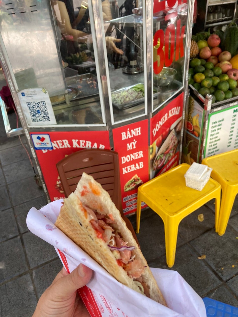 Vietnam - Hanoi - Vietnamesischer Döner - ziemlich flach 😅