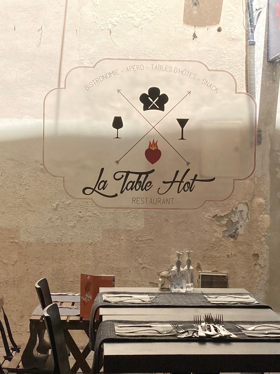 Frankreich - Vallon-Pont-d'Arc - Mittagslokal in Avignon 