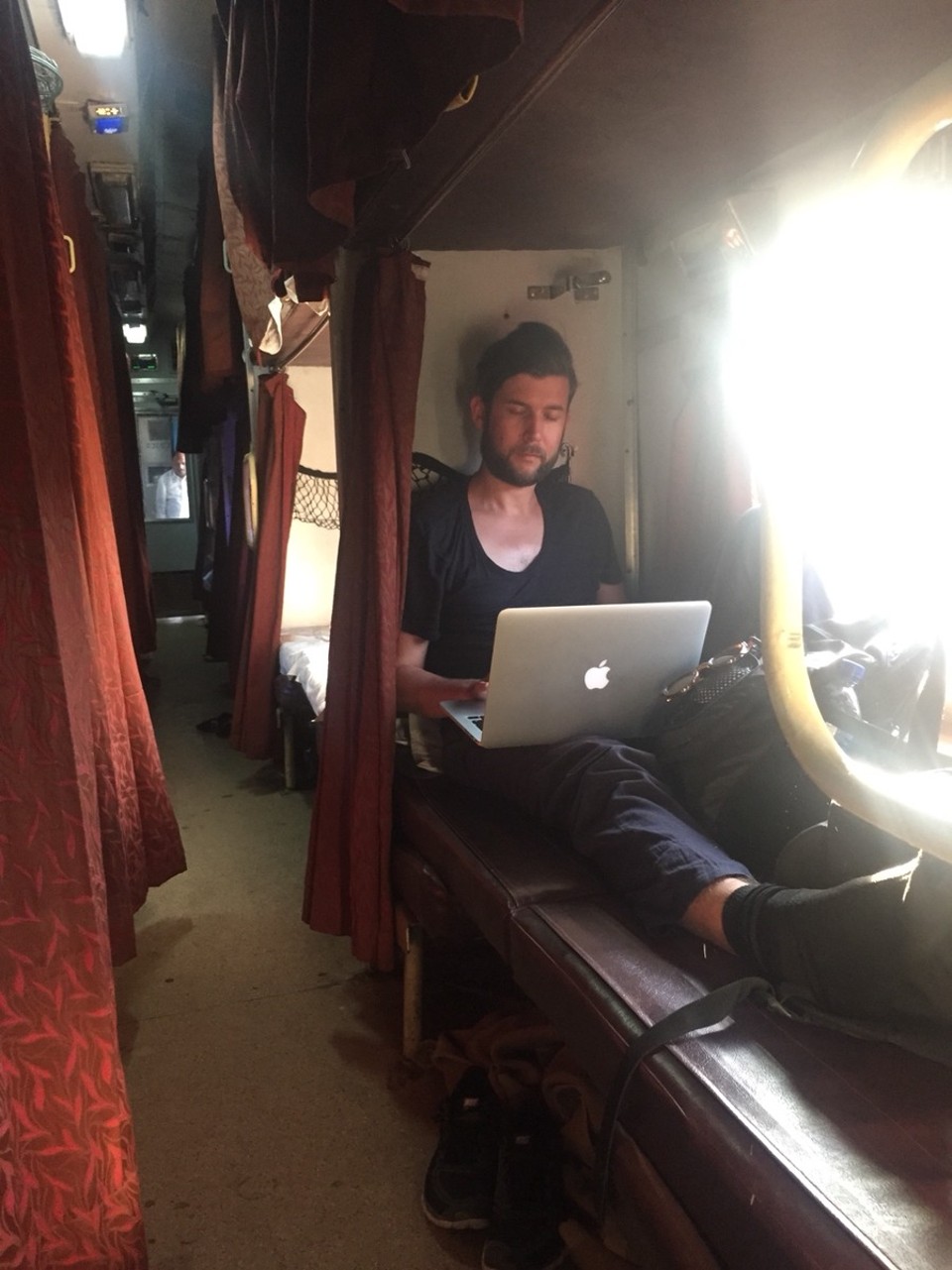 New Delhi - New Delhi - Blogging in the train