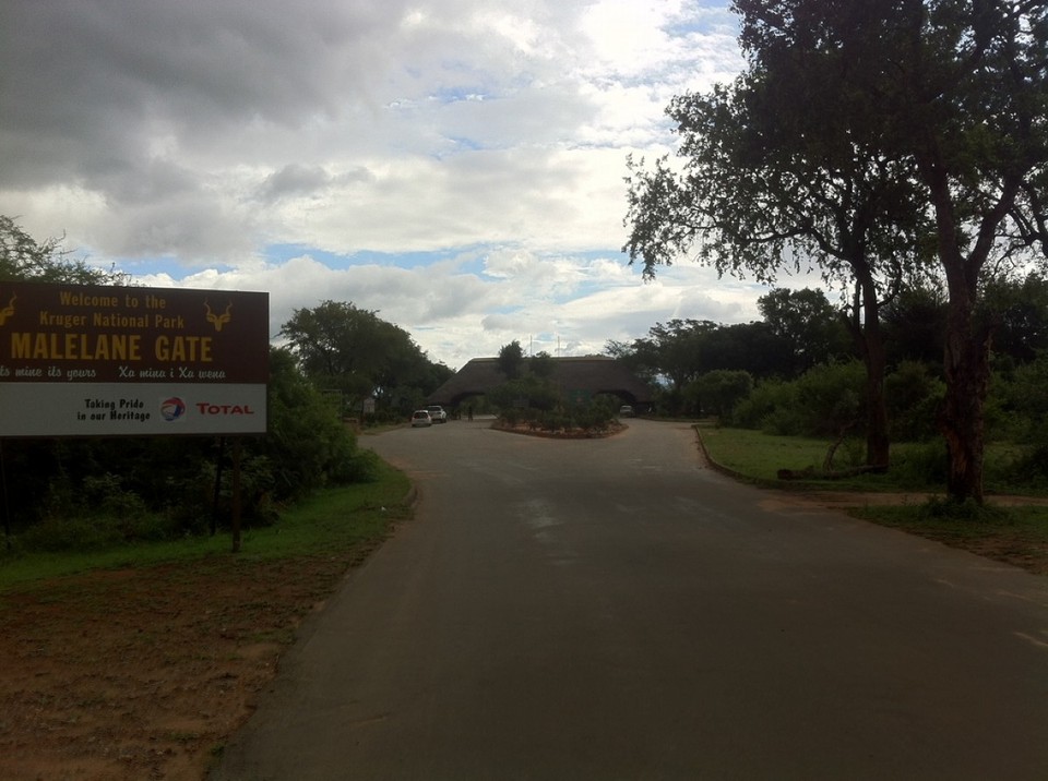 Südafrika - Kruger Park - Ausfahrt am Malelane Gate,..., ja, es war nur ein kurzer Ausflug.