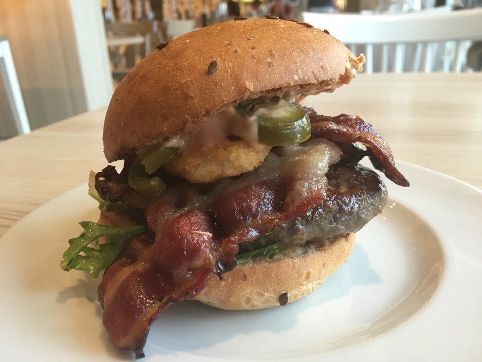 Vereinigte Arabische Emirate - Dubai - Einen schönen Bürger, zwar nicht gesund oder so aber lecker 😋 