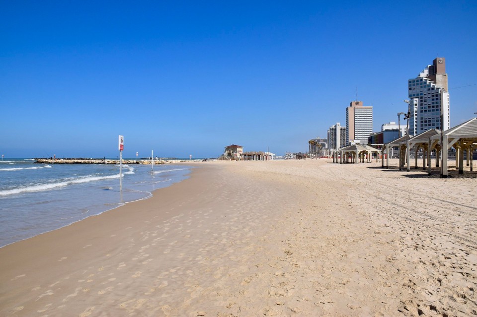 Israel - Tel Aviv-Jaffa - Der Strand in Tel Aviv ist echt schön, breit und sauber.
