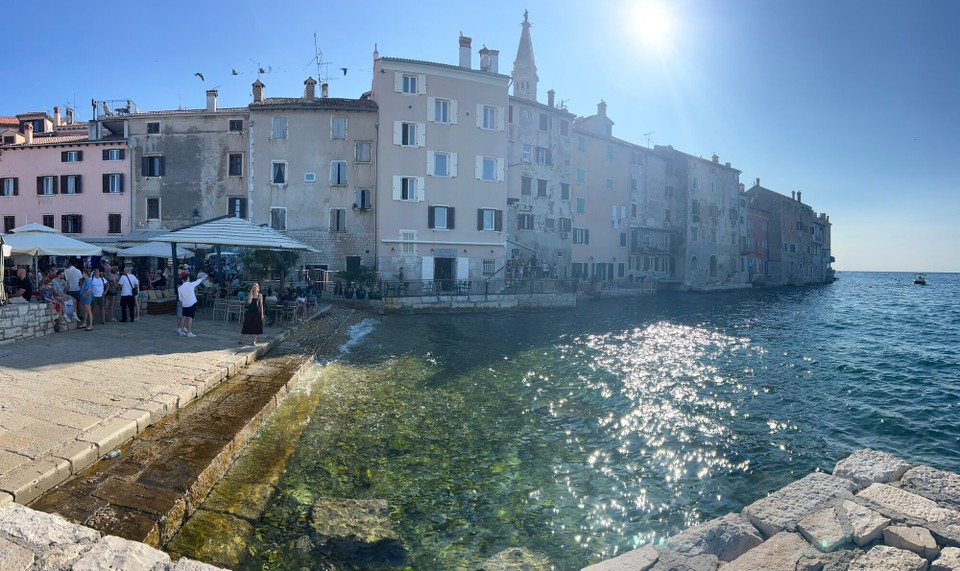 Kroatien - Rovinj - Blick vom Wasser auf Rovinj