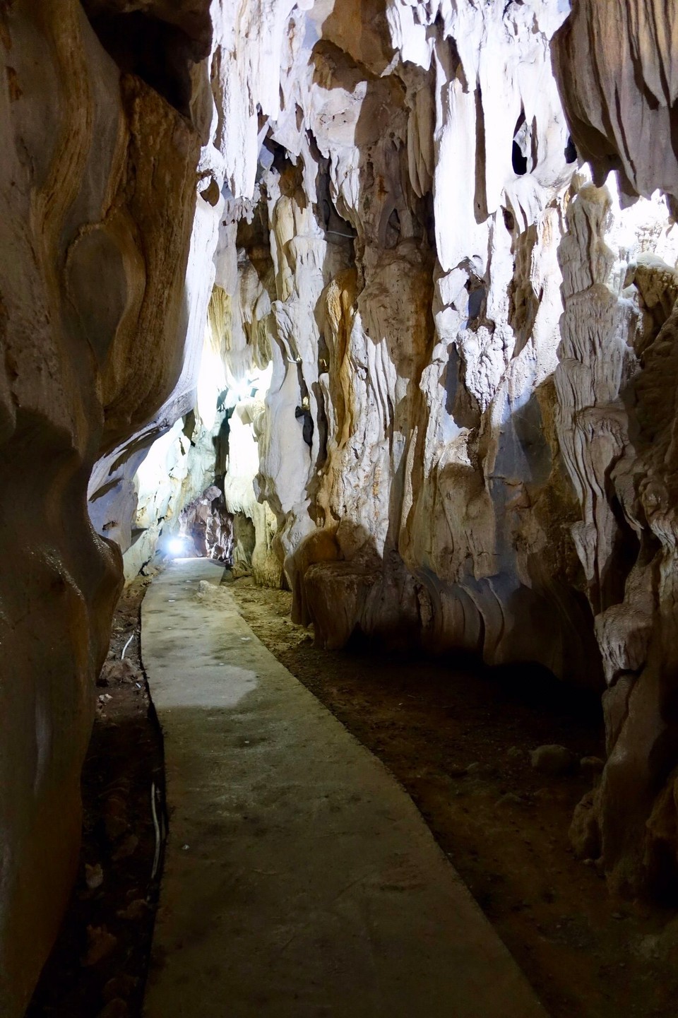 Vietnam - Cát Bà Island - Trung Trang cave