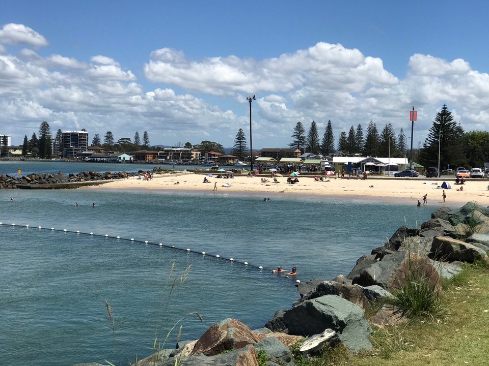  - Australia, Tuncurry, 21–43 Beach Street - The rock pool which Ros actually went in !!