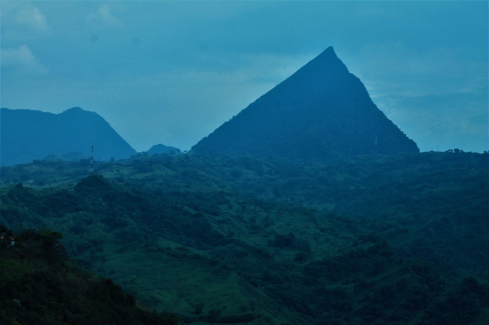 Colombia - Jardín - An diesem sehr bergigen Berg kamen wir auf dem Weg nach Medellín vorbei.