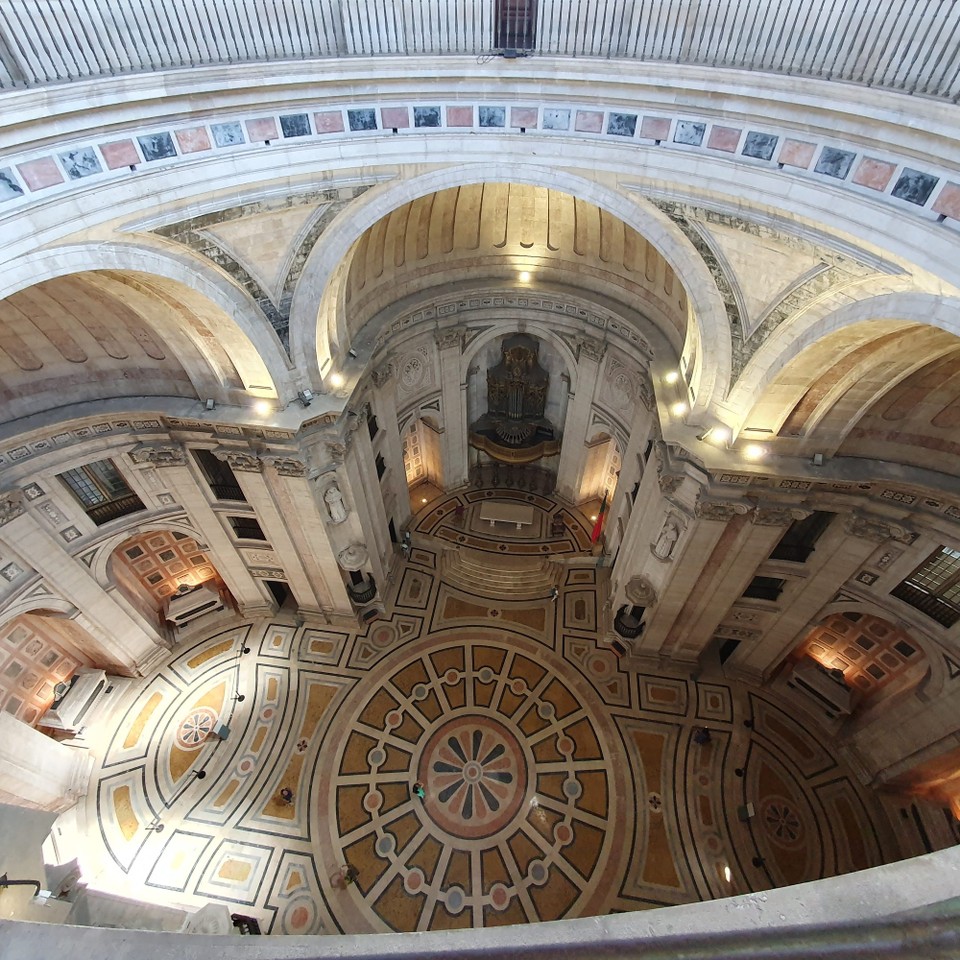 Portugal - Lissabon - Die Bauarbeiten dauerten 350 Jahre und waren erst Mitte des 20. Jhs. fertig.