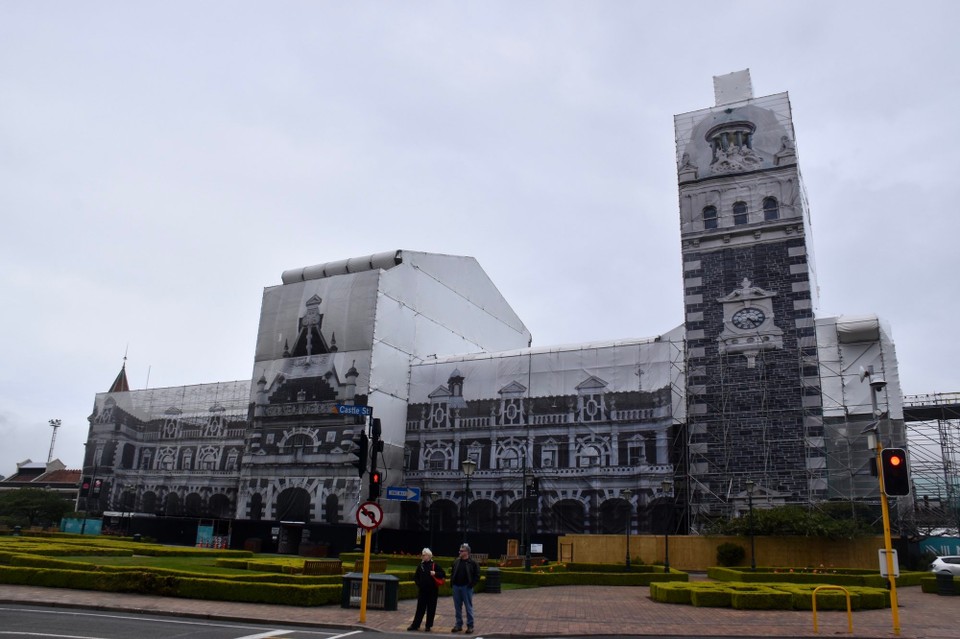 Neuseeland - Dunedin - Die Dunedin Railway Station, also der Bahnhof, von 1906 soll eines der schönsten historischen Gebäude sein.
Für uns leider nur mit Baufassade.