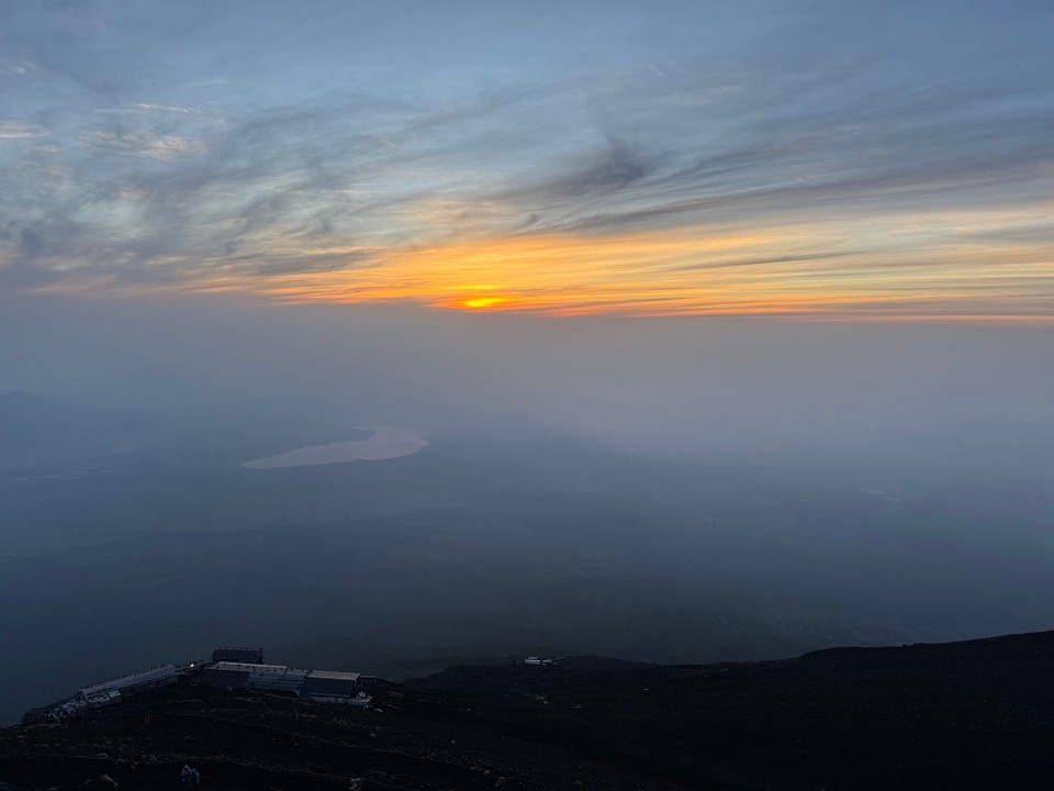 Japan - Hakone - Sonnenaufgang unterhalb des Gipfels