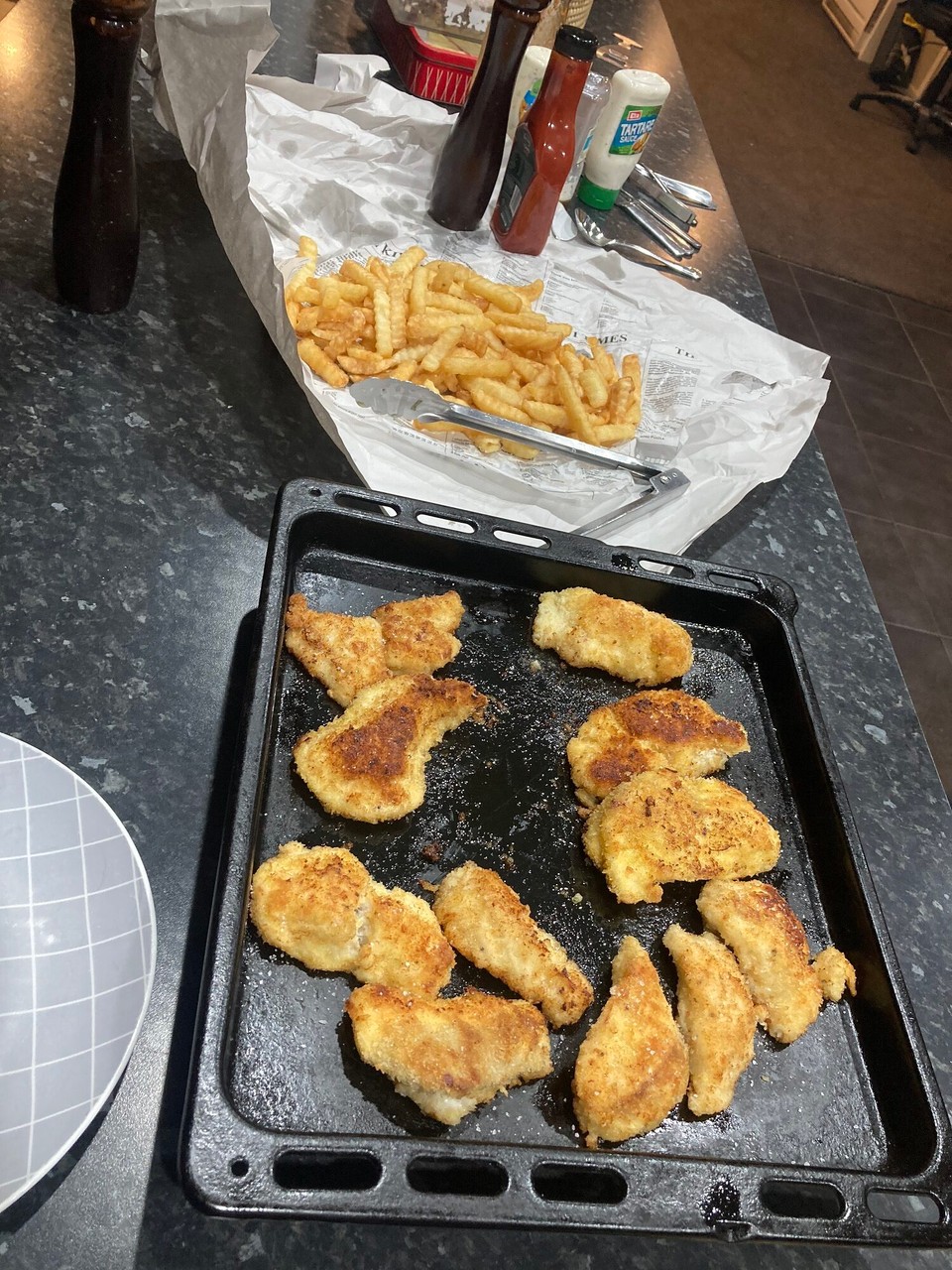 Neuseeland -  - Das erste mal in NZ hab ich Fish and Chips und das auch noch super frisch und selbst gefangen 🤩😎
Es ist göttlich! 🤤