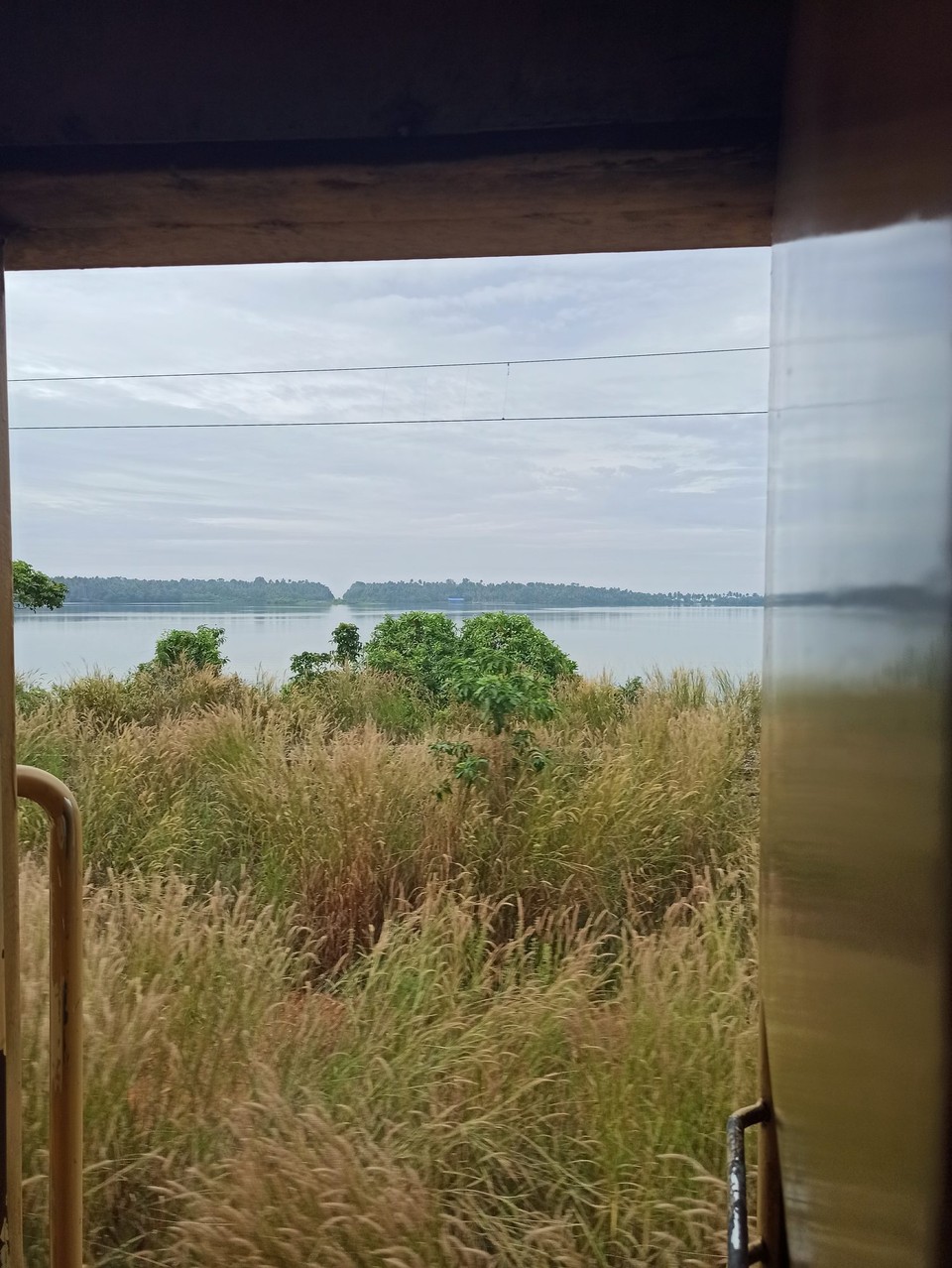 Indien - Varkala - Zugfahrt in der 2Class mit offenen Türen und Fenstern. Ein Erlebnis wert😇