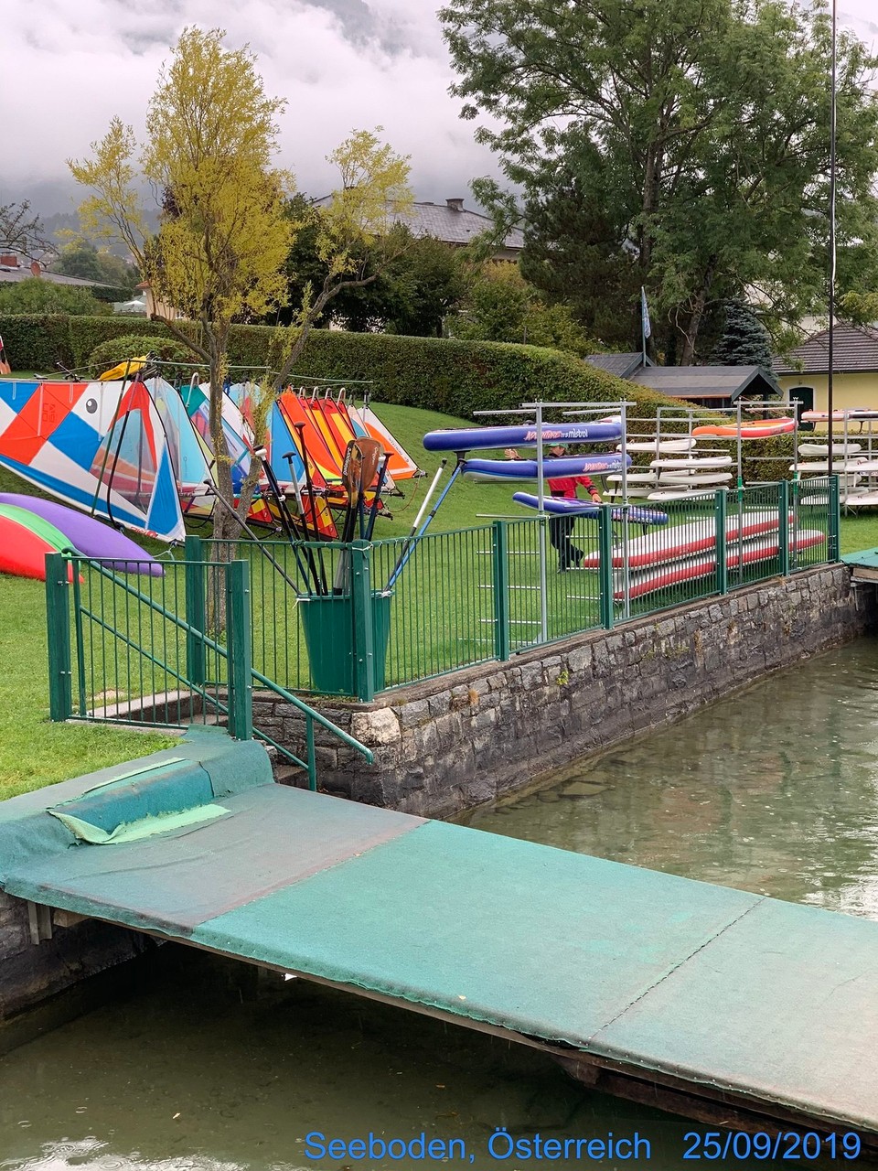 Österreich - Seeboden - Hier waren gerade noch sehr viele Jugendliche unterwegs auf dem See. 
