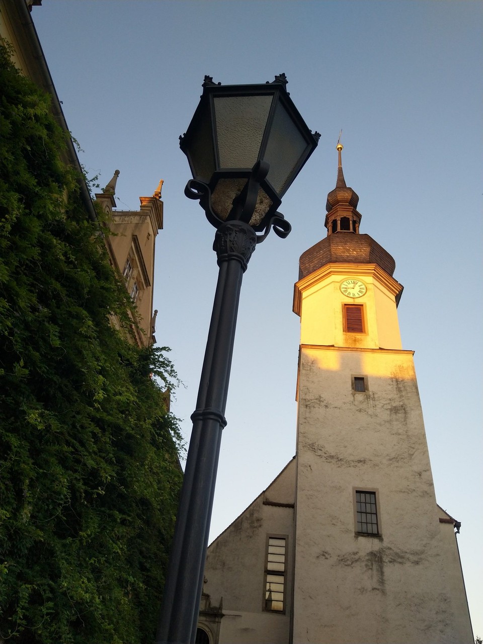 Deutschland - Riesa - Es war ein wunderschöner Tag in Begleitung von besonders lieben Menschen. Riesa ist nicht so hübsch wie andere Elbstädte, aber durchaus sympathisch. So gechillt der Tag heute war, so soll auch der morgige werden. Es geht, noch mal mit Antje und Andreas, nach Dresden.