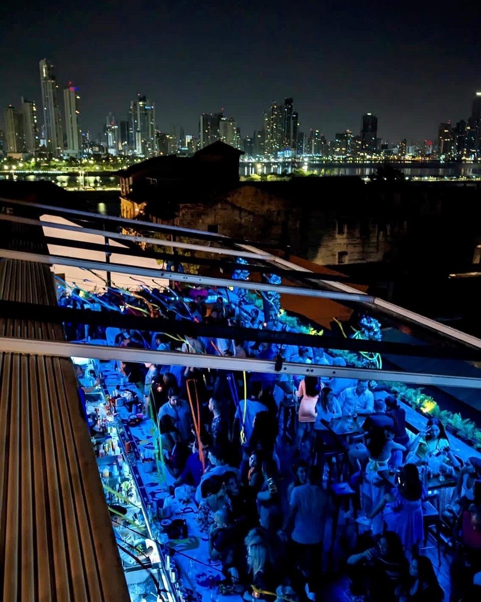 Panama - Panama-Stadt - Rooftop-Party 🎉 