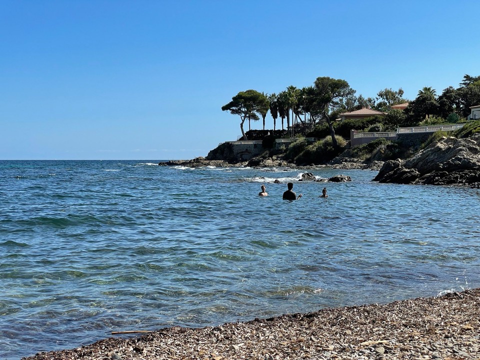 Frankreich -  - Ein Tag am Strand von Agulf
