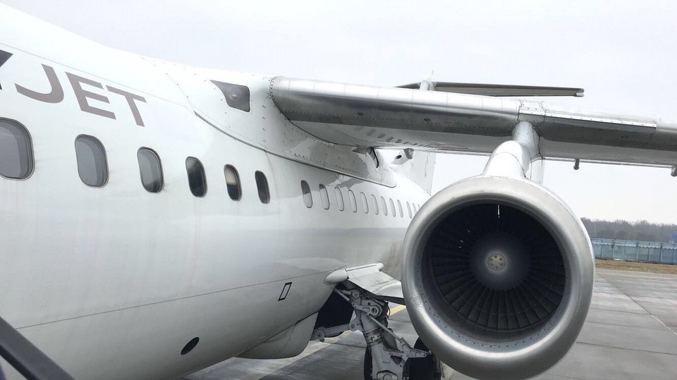 Deutschland - Frankfurt am Main - Man beachte: wir sitzen UNTER den Tragflächen 😂😲 Riesen Flugzeug! 😅