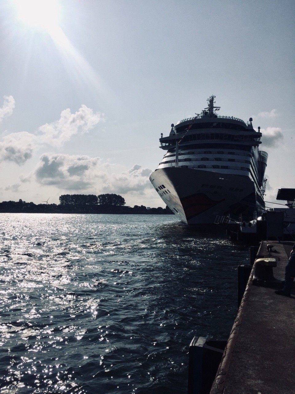 Deutschland - Rostock - Der letze Blick auf die AIDA Diva 💁‍♀️ 
