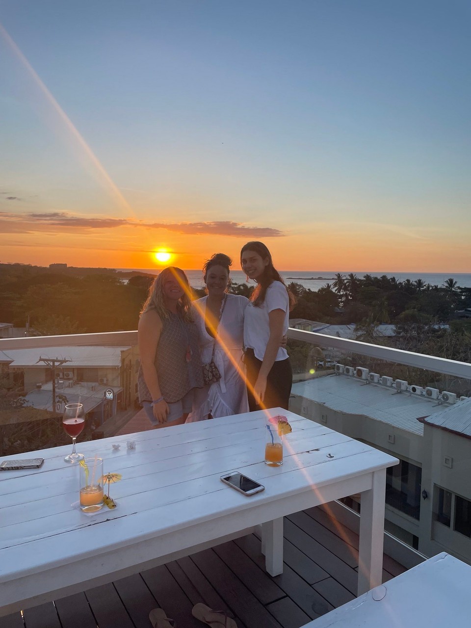 Costa Rica - Tamarindo - Sonnenuntergang mit Lilia und Lexie