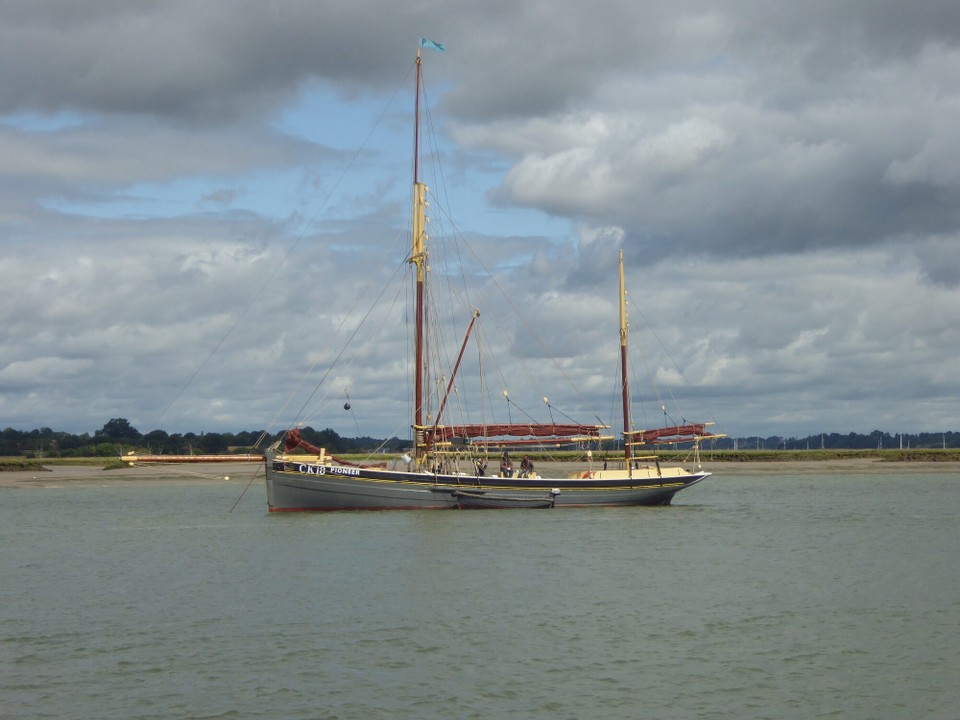 United Kingdom - Woodbridge - It was lovely to wake up to sunshine, but a very windy day; pleased we decided to have a day at anchor and go for a walk.