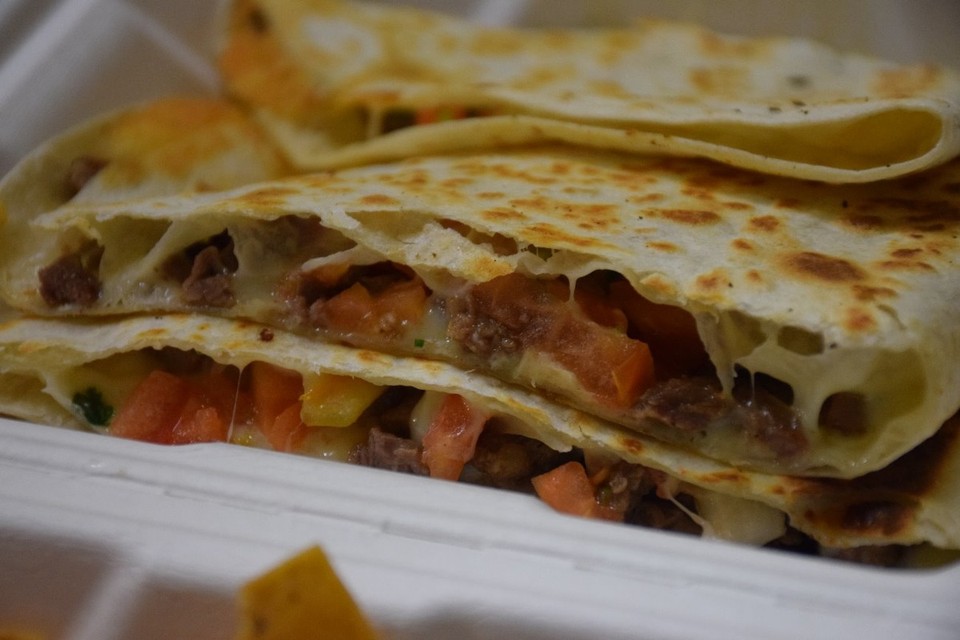 USA - San Francisco - Quesadillas zum Abendessen aus einer der traditionellen Tacquerias