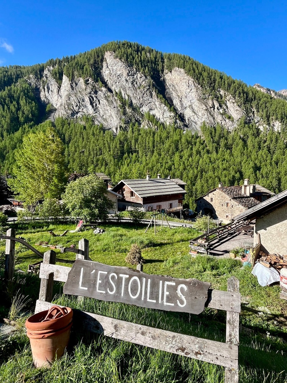 Frankreich - Aiguilles - Heute lässt es sich ganz anders in den Wandertag starten. 