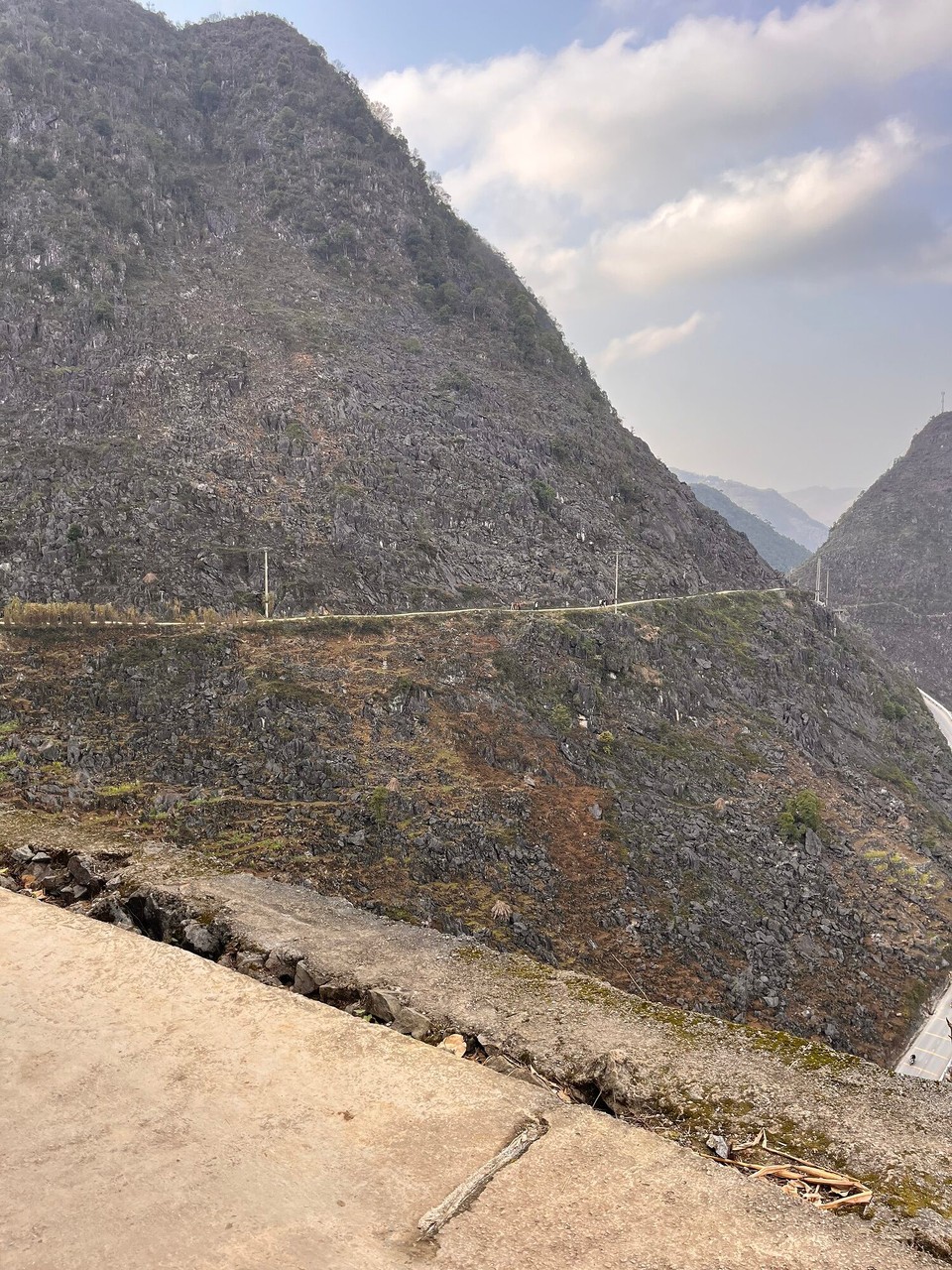 Vietnam - Ha Giang - Skywalk! We walked all the way along this, around 3k. Again lots of begging along the way. Children on their own carrying babies and asking for money for food. It’s really sad to see it but you can tell it is rehearsed and they do it every day as if it were a job