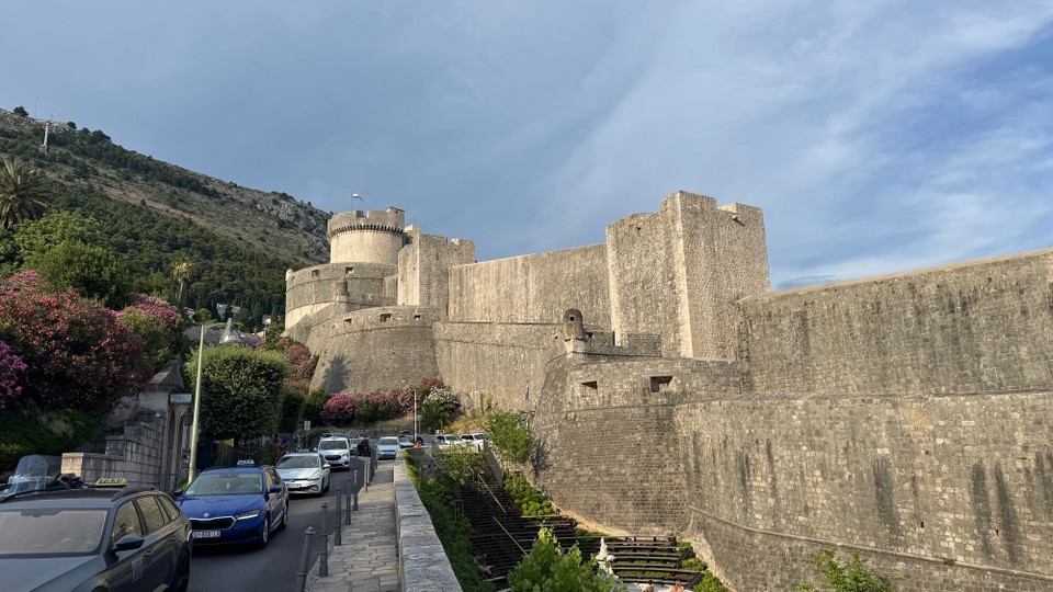 Kroatien - Dubrovnik - Weiter geht es mit Bildern aus Dubrovnik, die Stadtmauer ist in der Altstadt allgegenwärtig.