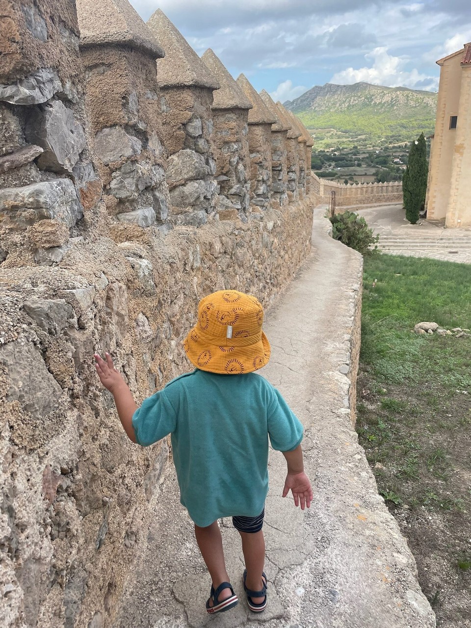 Spanien - Artà - Hier konnte man auf einer Mauer entlanglaufen und