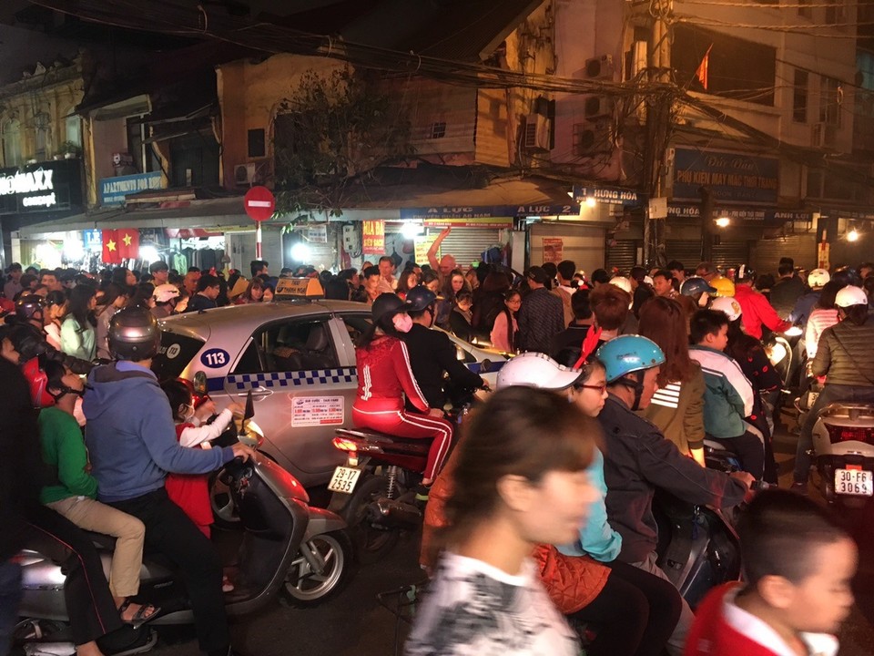  - Vietnam, Hanoi, Phố Bát Sứ 35-37 - 