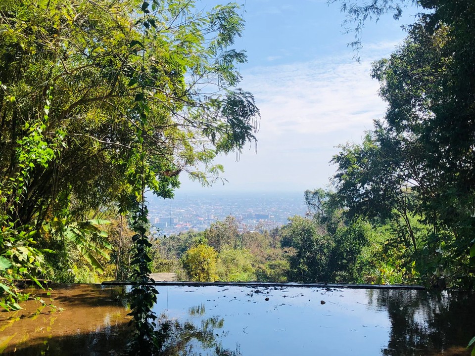 Thailand - Tambon Tha Wang Tan - Blick vom Wat Pha Lat auf Chiang Mai. 
