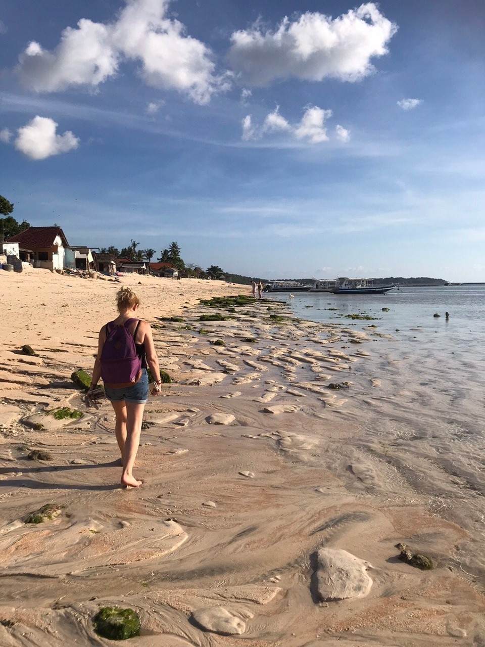 Indonesia - Gianyar - Lou beach combing