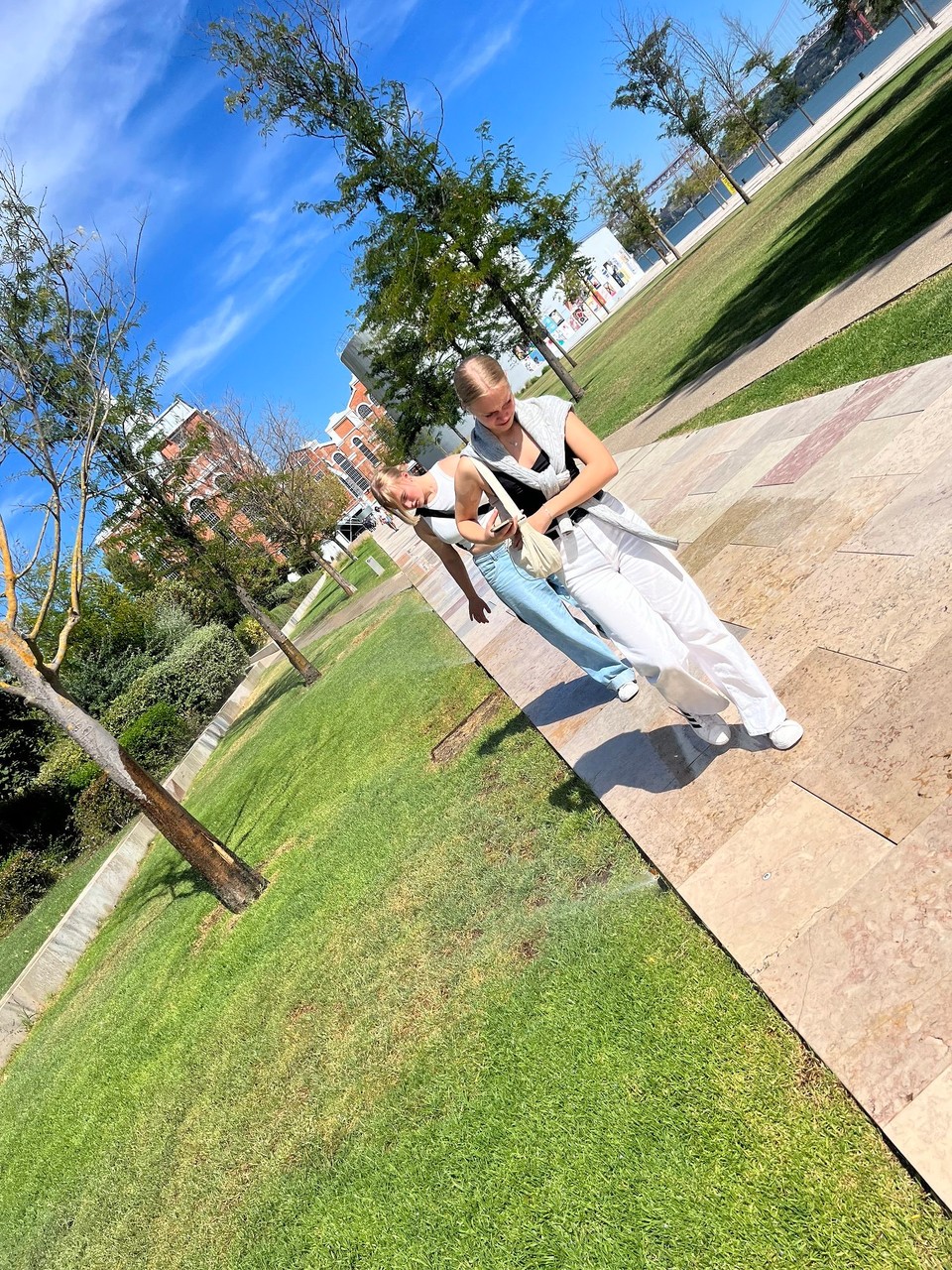 Portugal - Lissabon - Geschafft… ein bisschen Erfrischung durch die Sprinkler! 