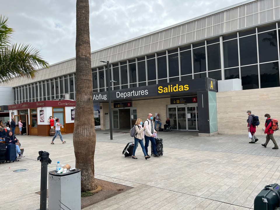 Spanien - Granadilla de Abona - Am Flughafen Zwecks Abreise