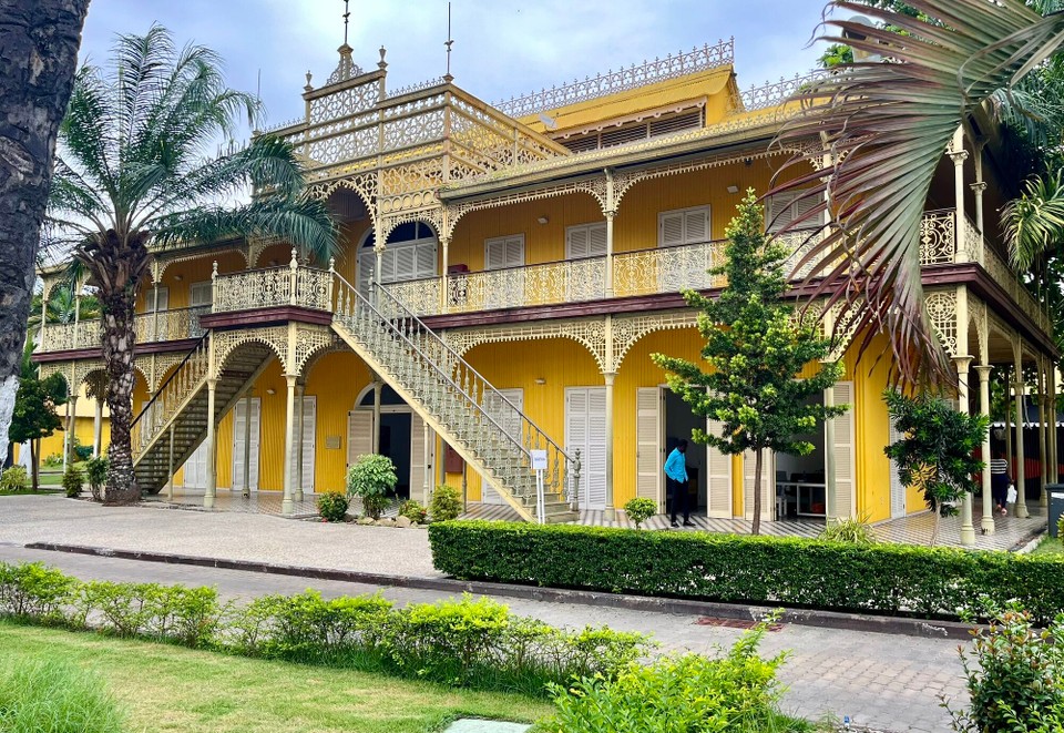 Angola -  - Eisenvilla
