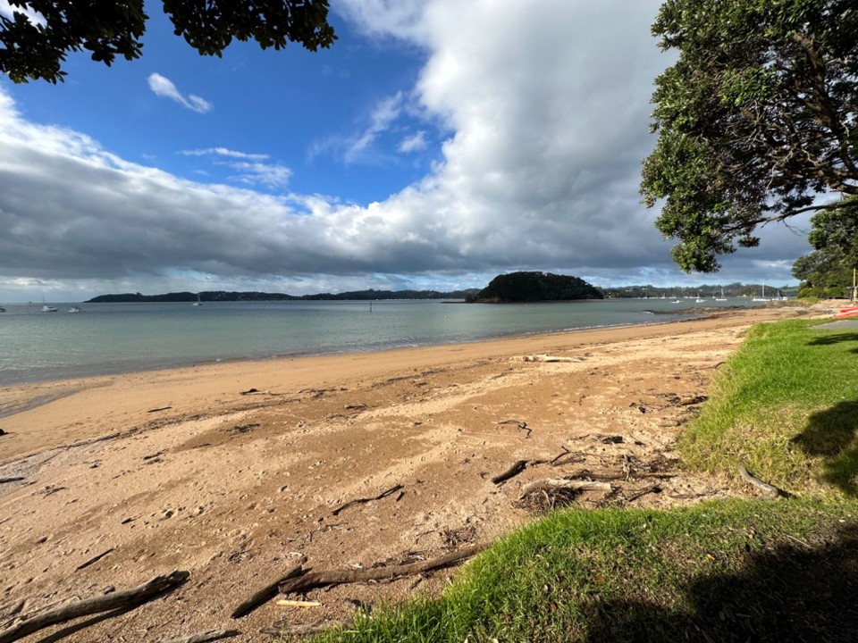 Neuseeland - Paihia - Strand direkt vor der Haustür 