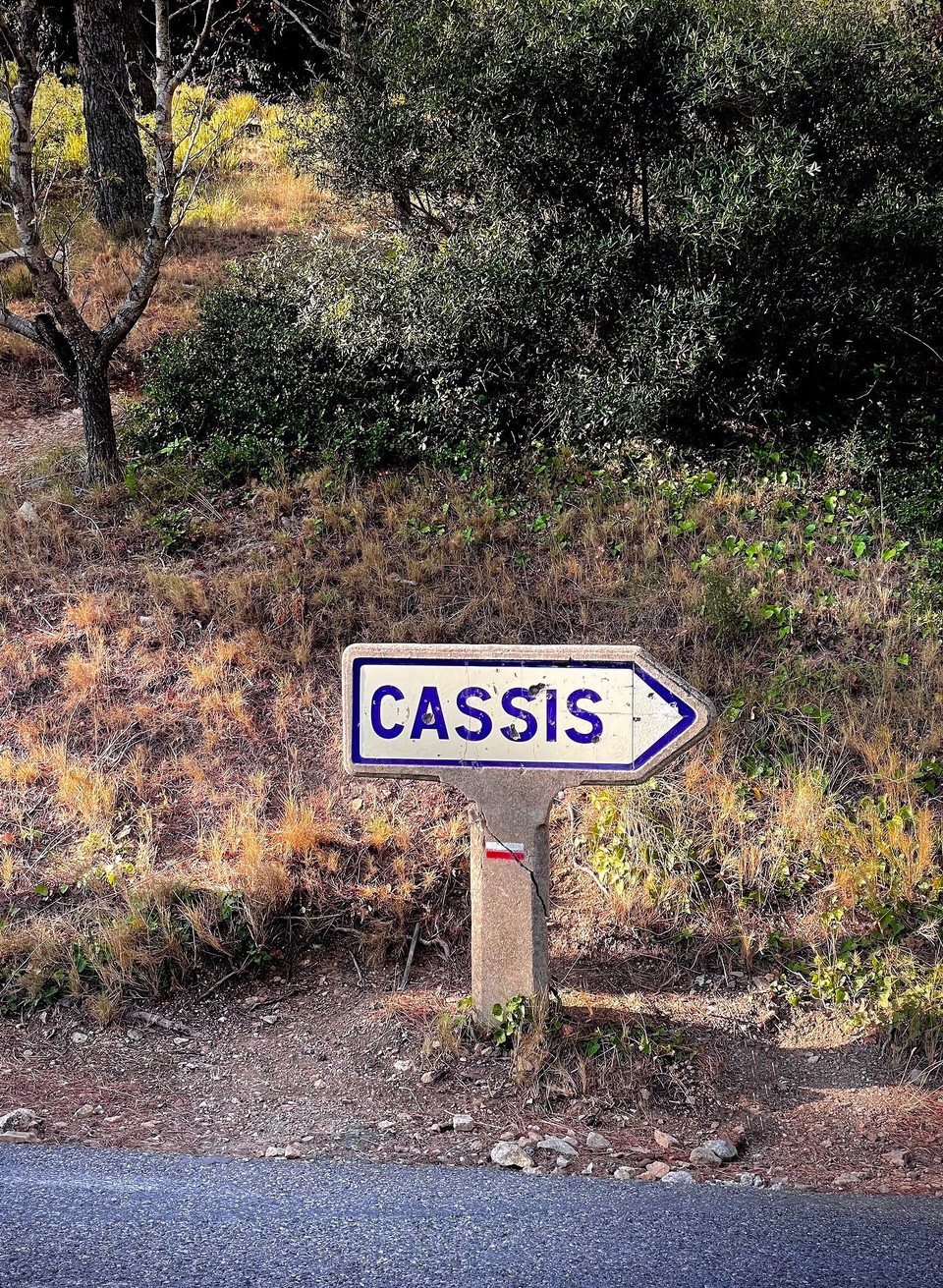 Frankreich - Cassis - Zurück nach Cassis: Ein altes Strassenschild aus Stein 😍