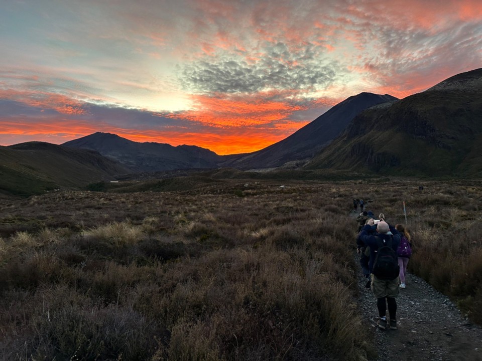 Neuseeland - Tongariro - Um 5:10 holt uns der Shuttle Service ab. 