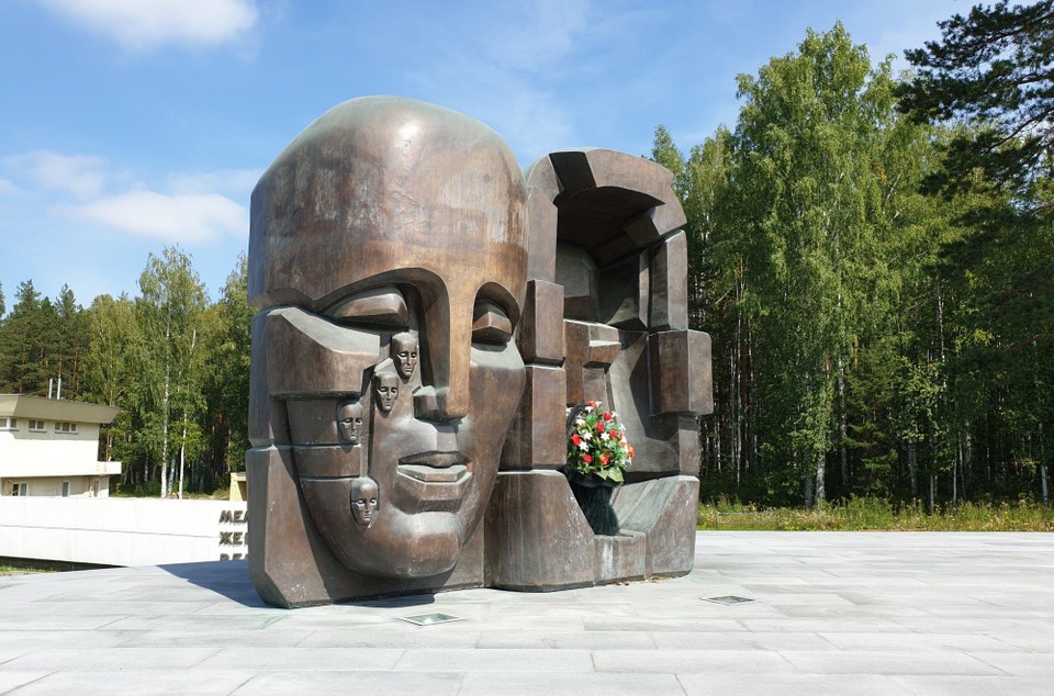 Russia - Yekaterinburg - Memorial to those buried in the mass grave